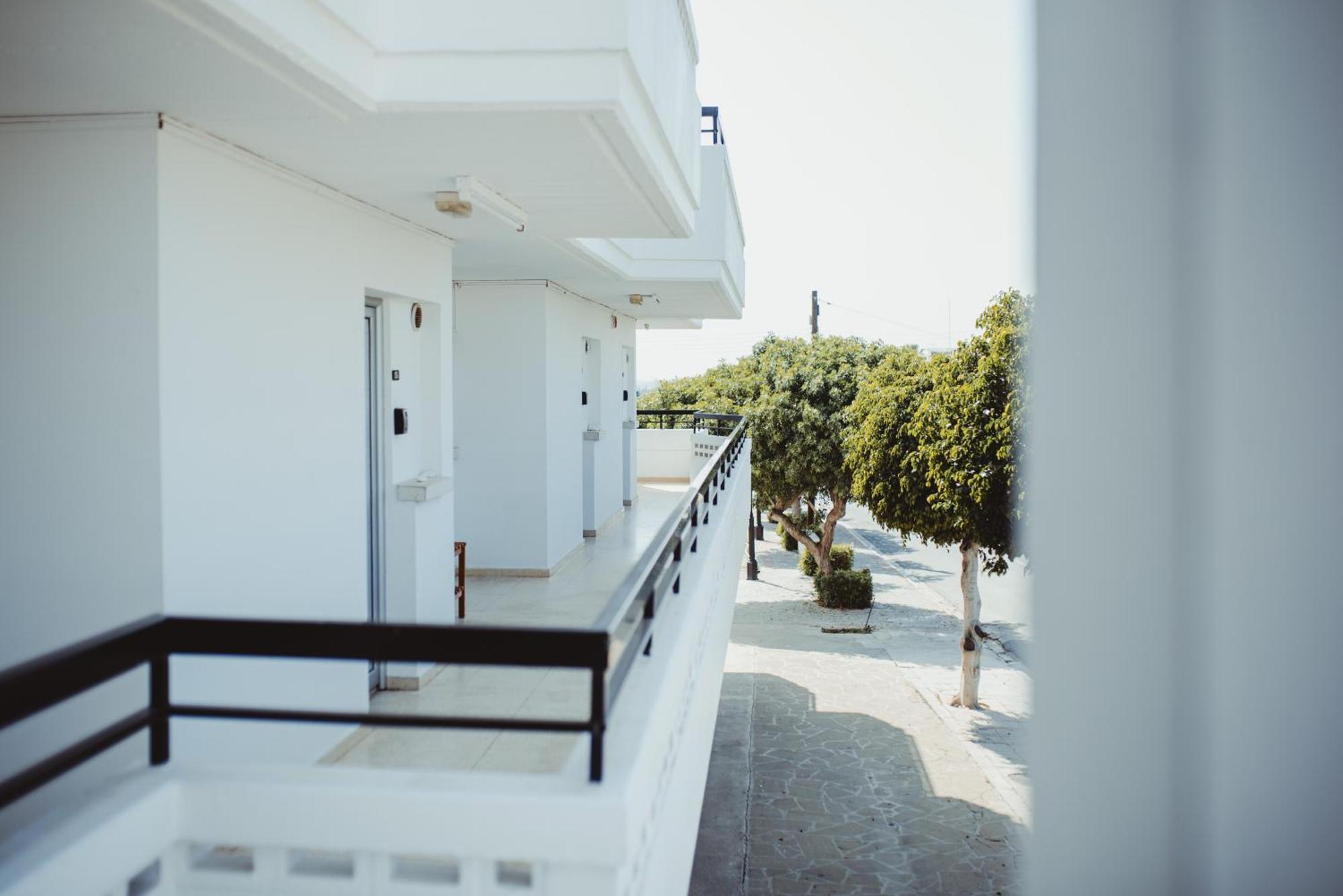 Ovis Hotel Apartments Aya Napa Dış mekan fotoğraf